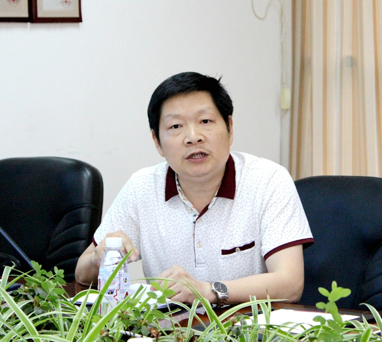 飞球公司办公室主任万德权